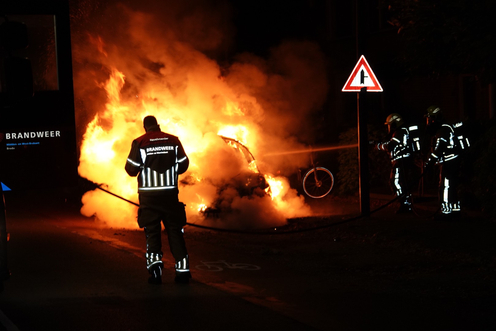 •	Autobrand Princenhage, Ambachtenlaan, Brandweer