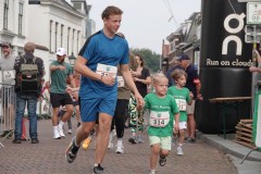 Familieloop-De-10-van-t-Aogje-17-09-2023-Foto-Corne-Wijnigs-89