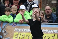 Eierwerpen-Kinderen-01-04-2024-Foto-Ron-Schouwenaar-49