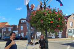 Vlaggetjes-lantaarnpalen-27-10-2024-Foto-Wibout-van-Dort-11