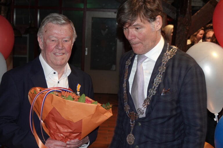 Koninklijke onderscheiding, Lintje, Princenhage, Ad van den Enden, SCC De Koe, Rolstoelcarnaval Breda, Penningmeester, Digna Nierpatiëntenvereniging