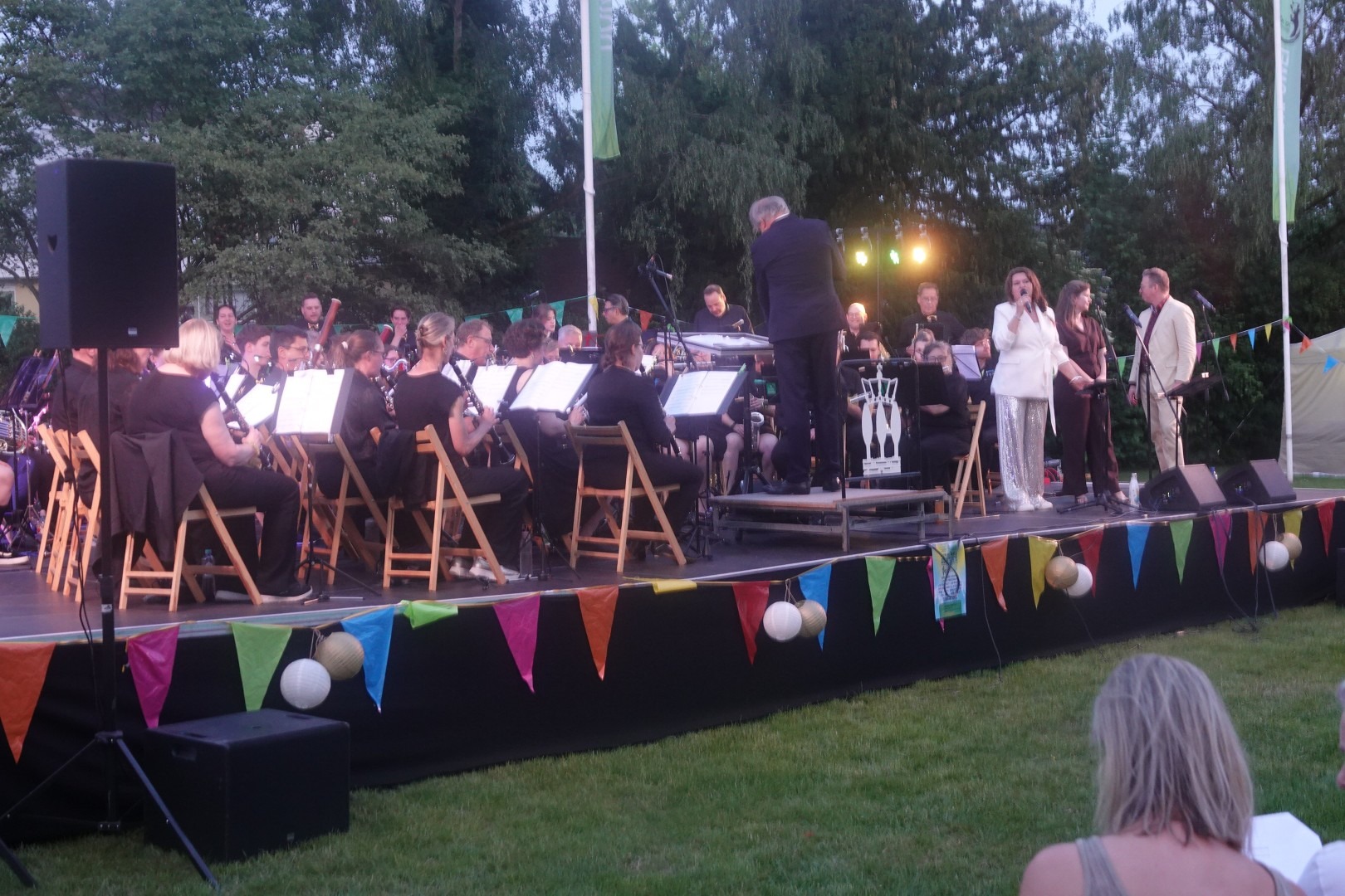 Leve(n) Lang Muziek, Dorpswei, Harmonie Cecilia, Princenhage, Jump the Dance Factory, Muziekfestival, Sing-A-Long