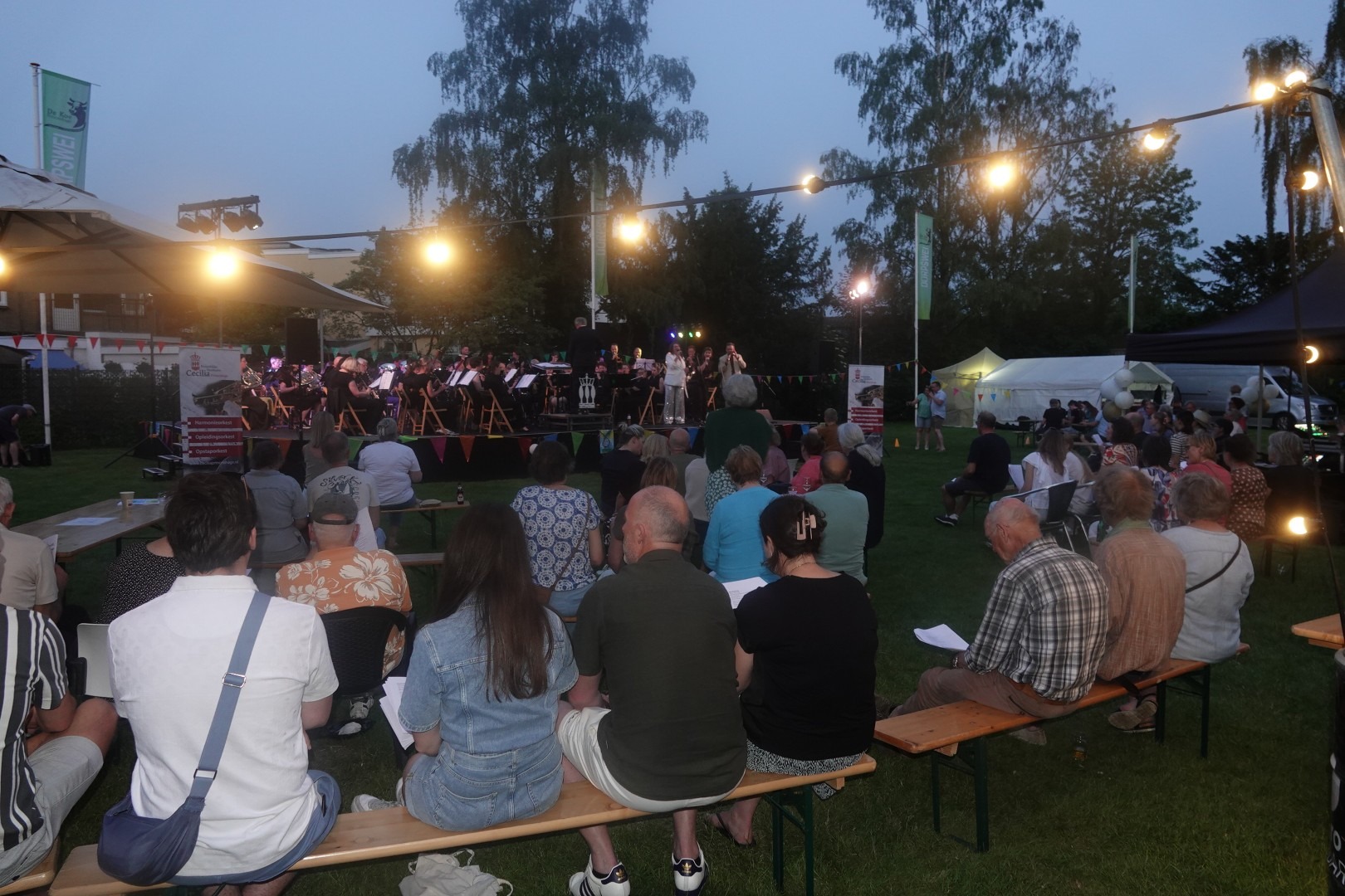 Leve(n) Lang Muziek, Dorpswei, Harmonie Cecilia, Princenhage, Jump the Dance Factory, Muziekfestival, Sing-A-Long