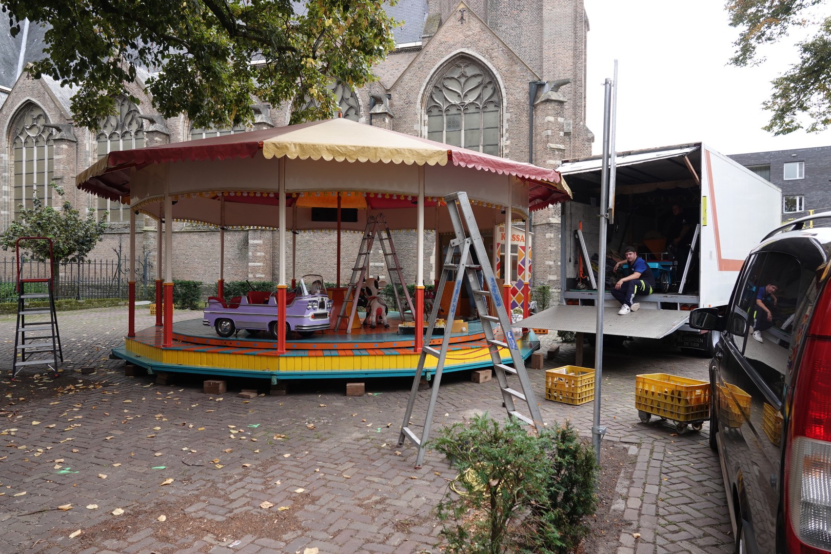Opbouw kermis Princenhage begonnen en gratis muntjes Kermis Princenhage, Haagsemarkt, Sinte Maerte, Gratis kermismunt, Activiteiten Princenhage